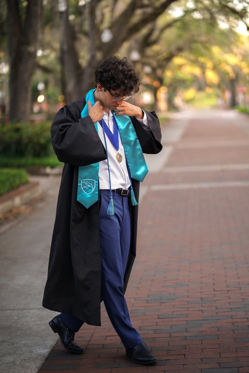 Grad portrait by Nico Tovar Photography