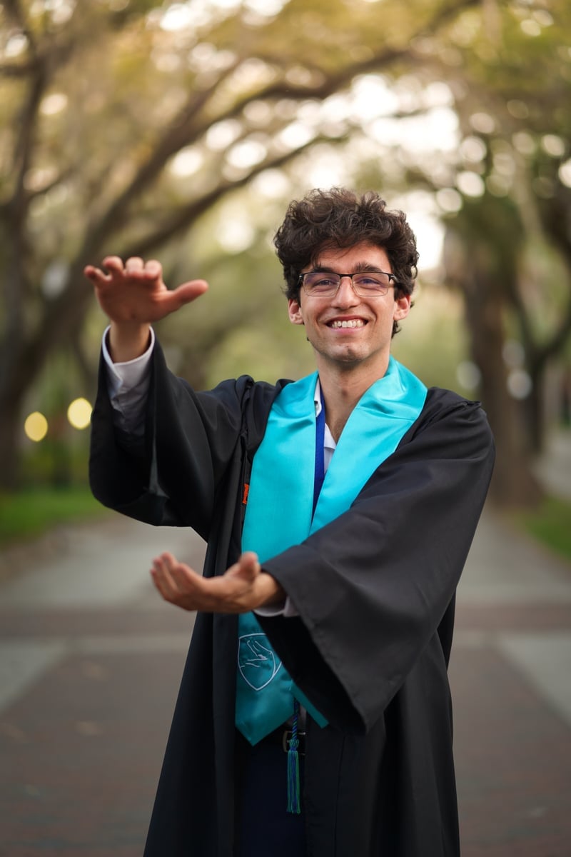 Grad portrait by Nico Tovar Photography
